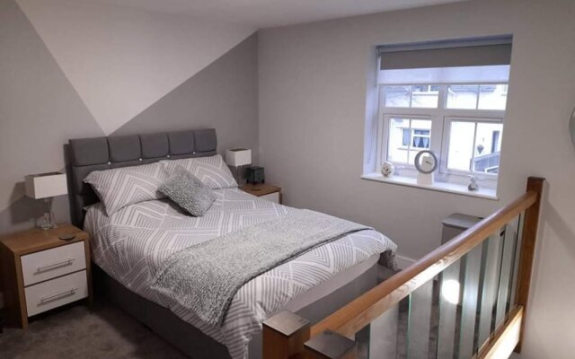 Outstanding, Modern 1 Bed House In Chippenham