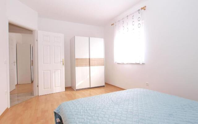 Apartments Antun 1237