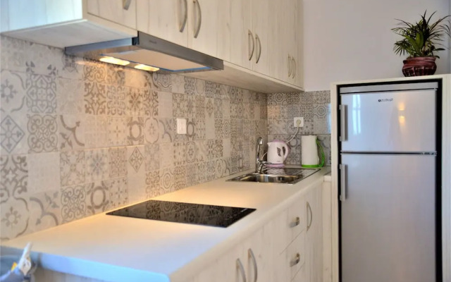 Moraitis Studios Dioni Lux Inn