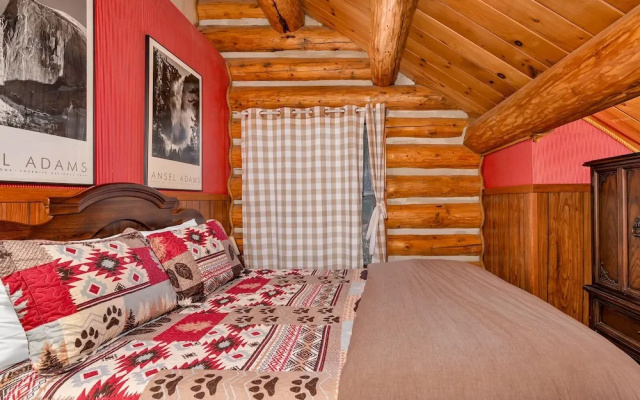 The Log Home Quintessential Log Cabin in Ynp!
