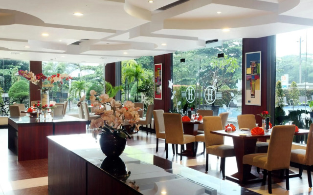 Grand Hatika Hotel