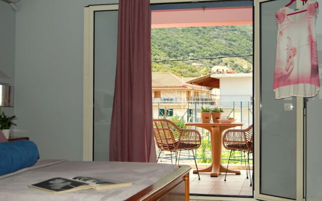 Alkyoni Studios & Apartments