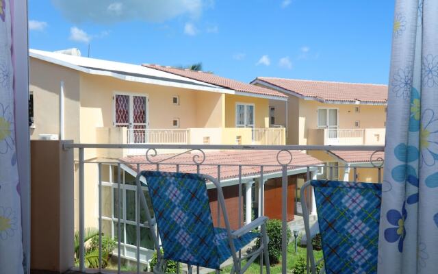 House with 2 Bedrooms in Grand Gaube, with Pool Access, Terrace And Wifi