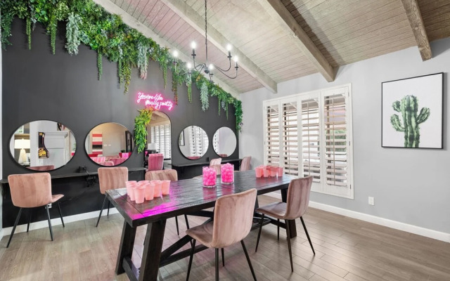 Desert Diva Hideaway - Sleeps 14