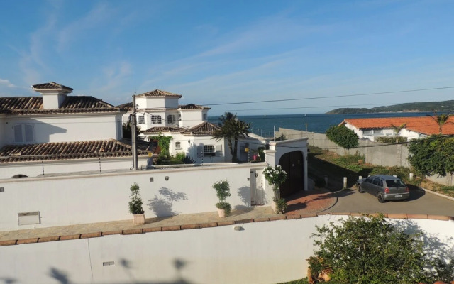 Ótima Casa com Vista para a Praia de Manguinhos
