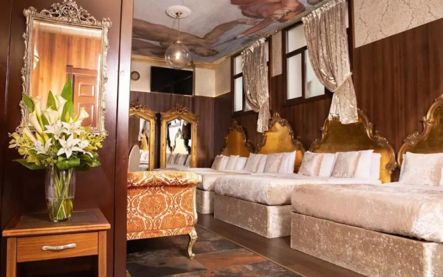 White Star Line Hotel
