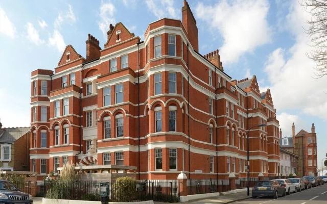 Luxury Three Bedroom - Flat 121 Lower Ground Floor