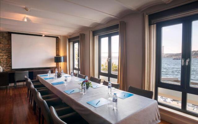 Sumahan On The Water