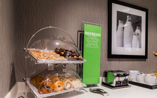 Hampton Inn & Suites Wixom