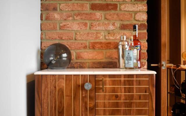 Modern 1 Bedroom Apartment With Balcony By Preston Park