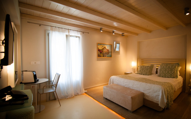 Iria Beach art hotel