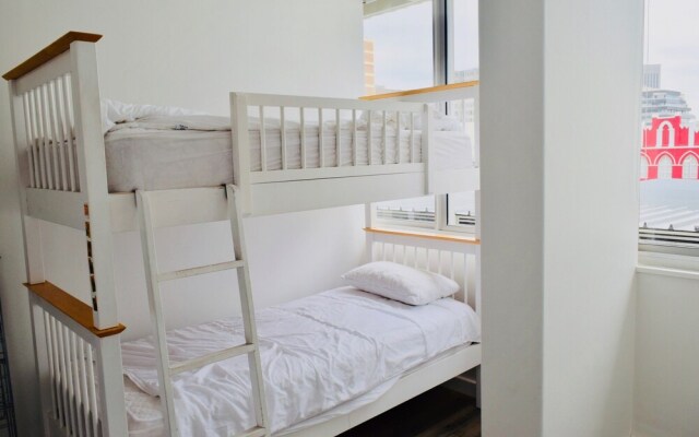 Bright 2 Bedroom Apartment in Cape Town City Centre