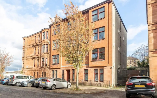 Stunning Newly Furnished Ground Floor Apartment