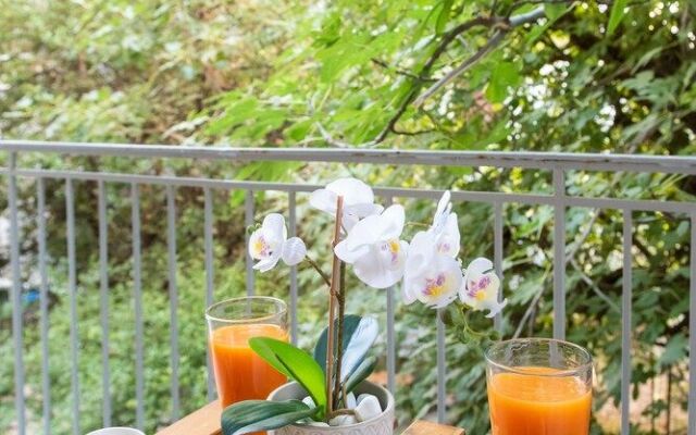 Blue Ark Acropolis Light