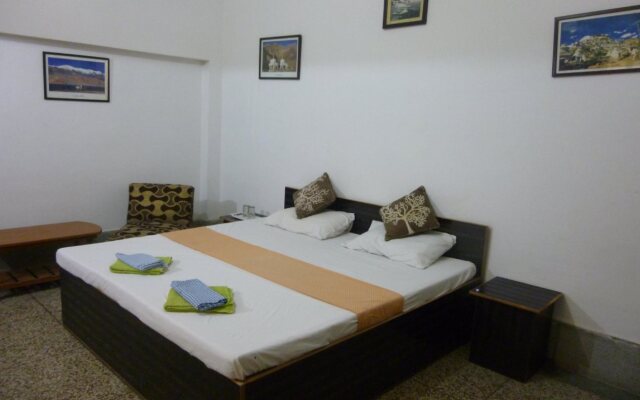 Khushi Paying Guest House