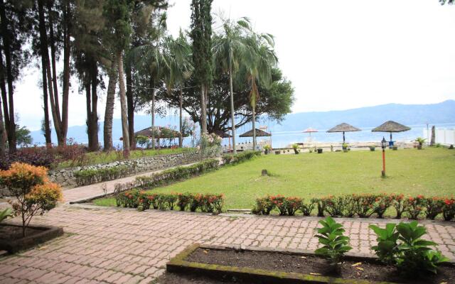 Pandu Lakeside Hotel Tuktuk
