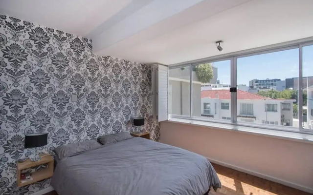 Open-plan 1 Bedroom Apartment In Green Point