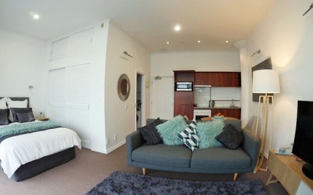 Princes Wharf Couple's Retreat - Adults Only