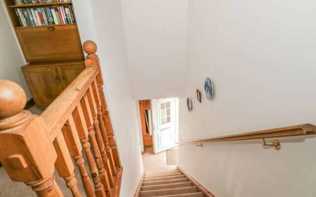 1 Park Nook Close
