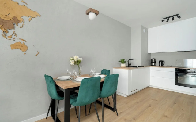 Apartment With Parking by Renters