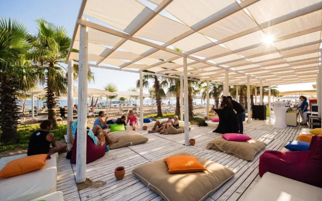 ROBINSON PAMFILYA - All Inclusive