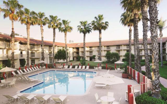 DoubleTree by Hilton Hotel Bakersfield