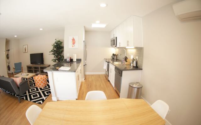 Kasa Mountain View Apartments