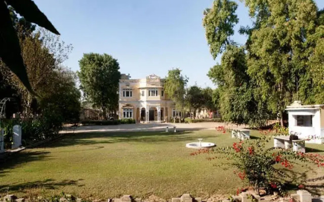 Roop Niwas Kothi, Near Mandawa