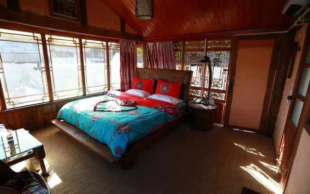 Lijiang Taohuadao Post Inn