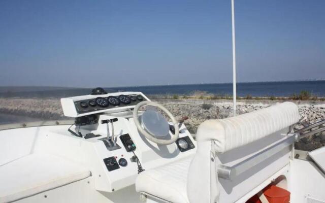 Beautiful and magnific yacht for 6 persons