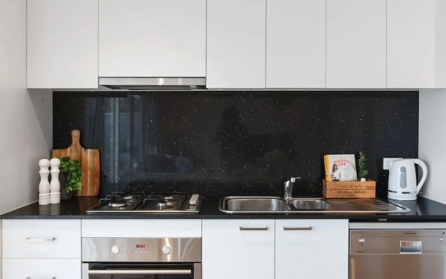Heart of Highett Apartment by Ready Set Host