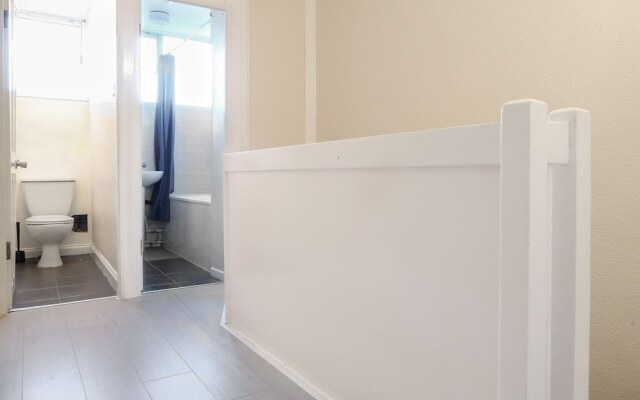 OLD Church Road - Deluxe Single Guest Room 2