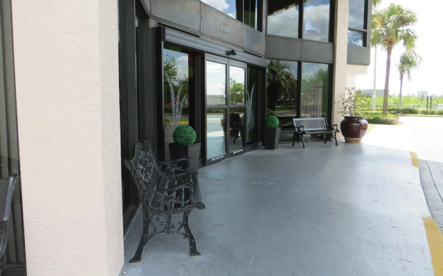 Grand Hotel Orlando at Universal Blvd - Shuttle to Theme Parks