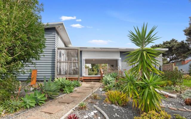 Pohutukawa Peace - Mangawhai Holiday Home