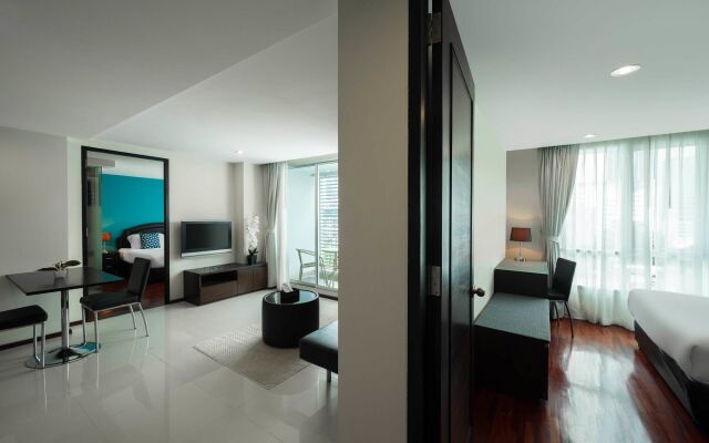 Silom Lofts Hotel