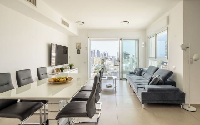 Seaside High-Rise Apt by Sea N' Rent