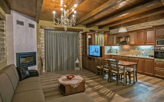 Luxurious Villa With Private Pool, Near a Couple of Restaurants & Sandy Beach