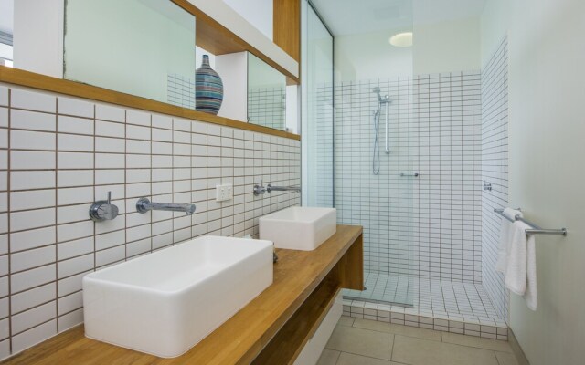 1 Bright Point Apartment 4303