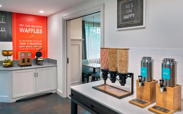 Hampton Inn Hartford/Airport