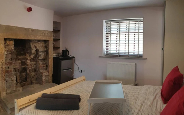 Pemberton - Suite in Canalside Guesthouse