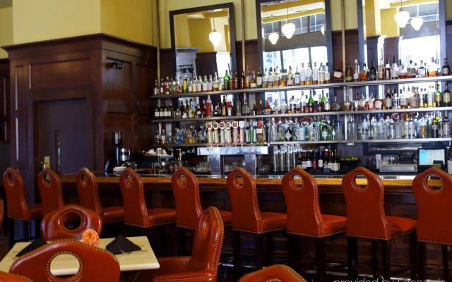 Hotel Phillips Kansas City Curio Collection by Hilton