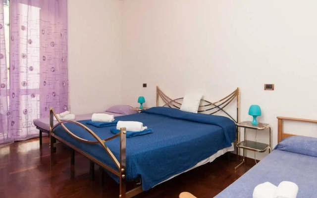 Bed in Art - Termini - Coliseum Apartments for Rent in Rome