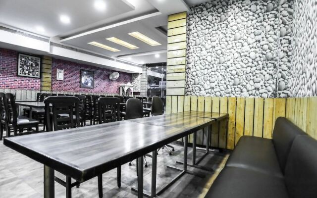 OYO 2681 Hotel Madhuram palace