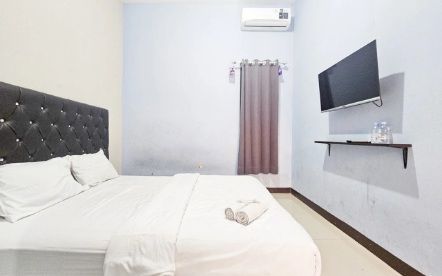Homestay Sido Joyo near Sunrise Mall Mitra RedDoorz – Guest Rooms – Mojokerto