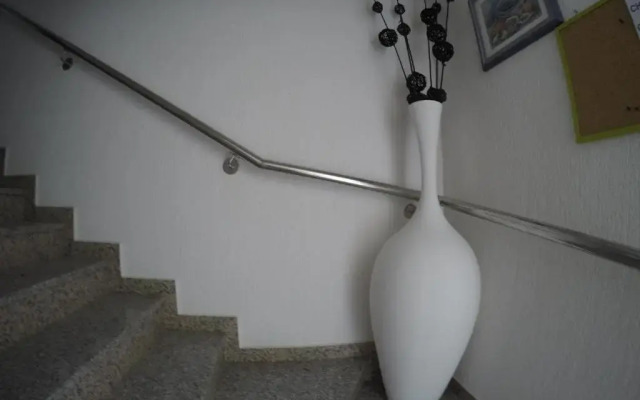 Apartments & Rooms Laganini