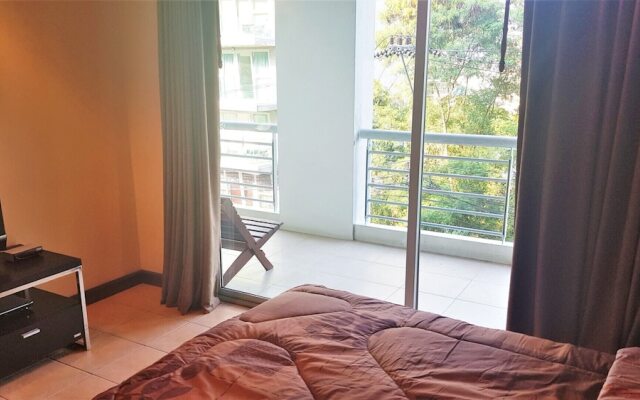 Lovely 2-bed Apartment in Pratumnak With Pool View