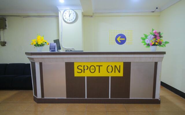 SPOT ON 2305 Andys Nur Penginapan