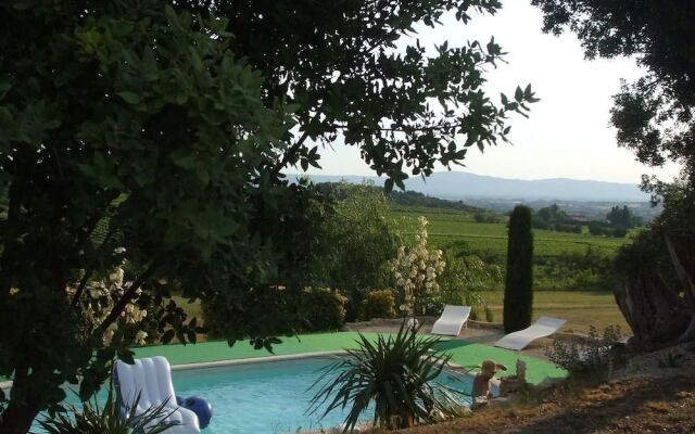 Luxurious Holiday Home with Pool in Pertuis France