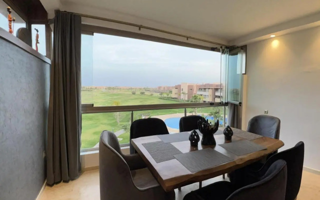 Superbe appartement, vue sur golf, piscine et Atlas