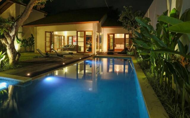 Villa Lima ac living 2 bedroom with pool in umalas